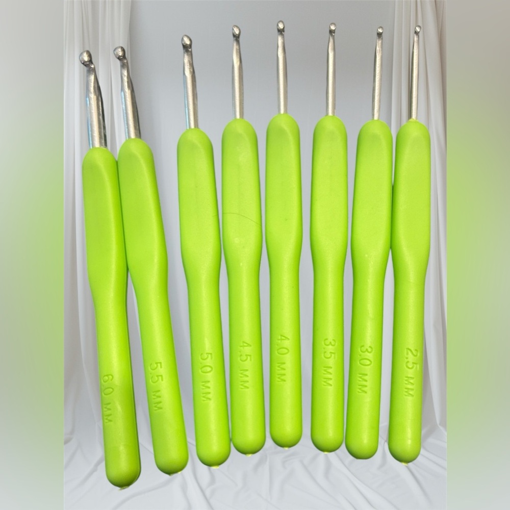 8 pcs lime green crochet hooks set